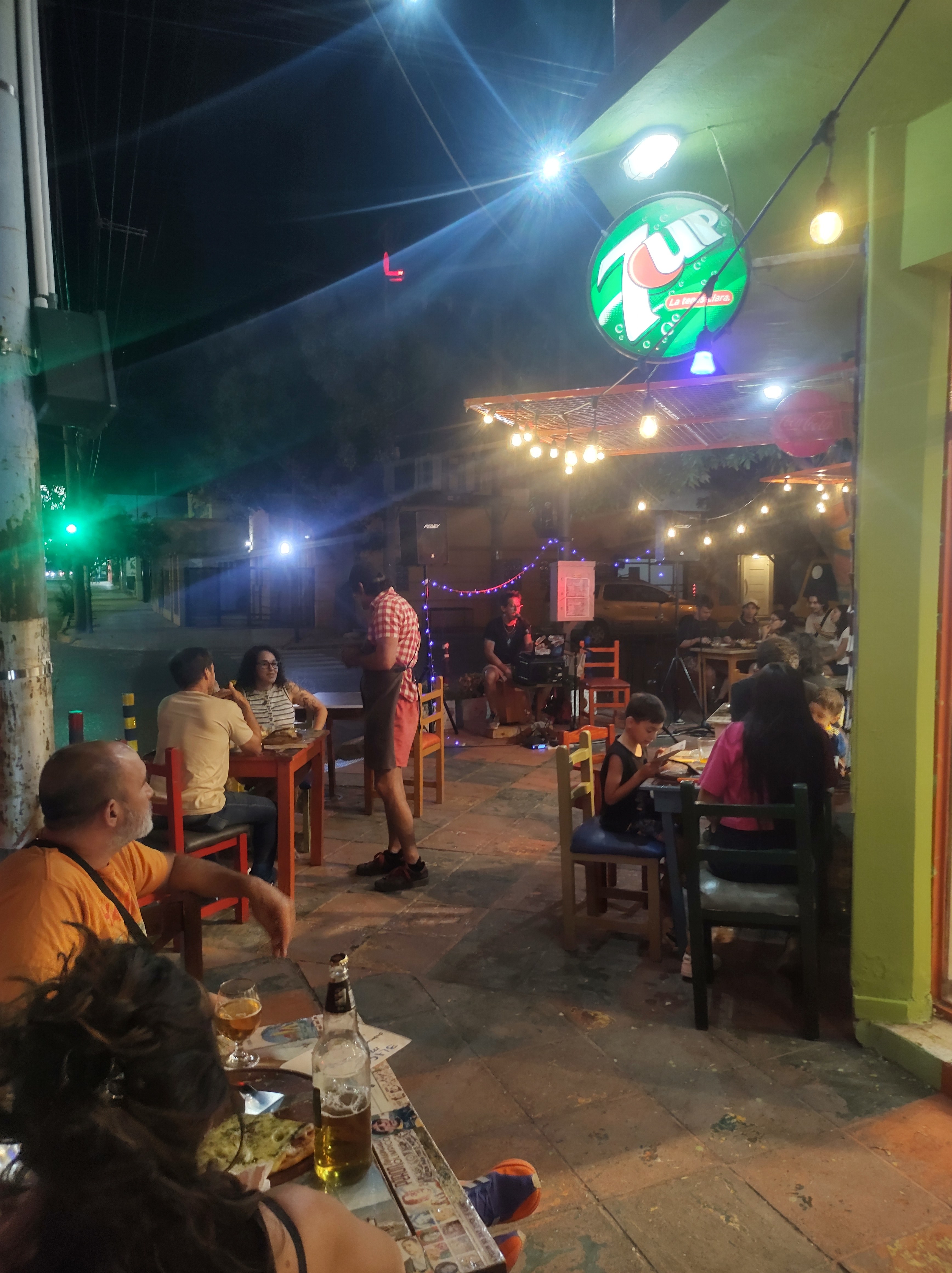 La Auténtica sidewalk with live music
